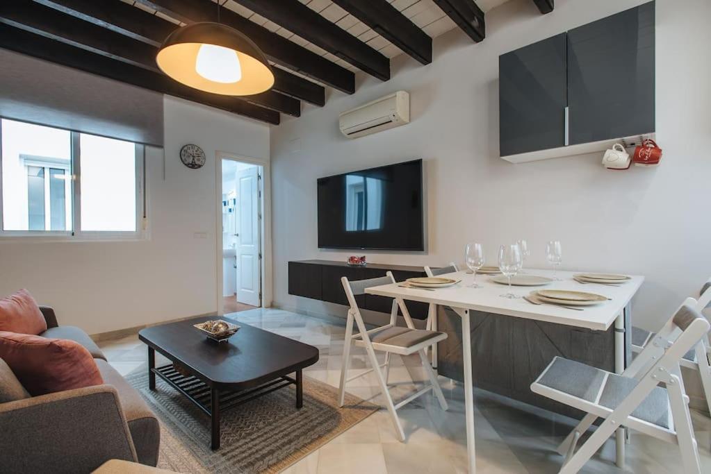 Ad2B Apartment, 300M From Cathedral With 2Br เซบีญา ภายนอก รูปภาพ