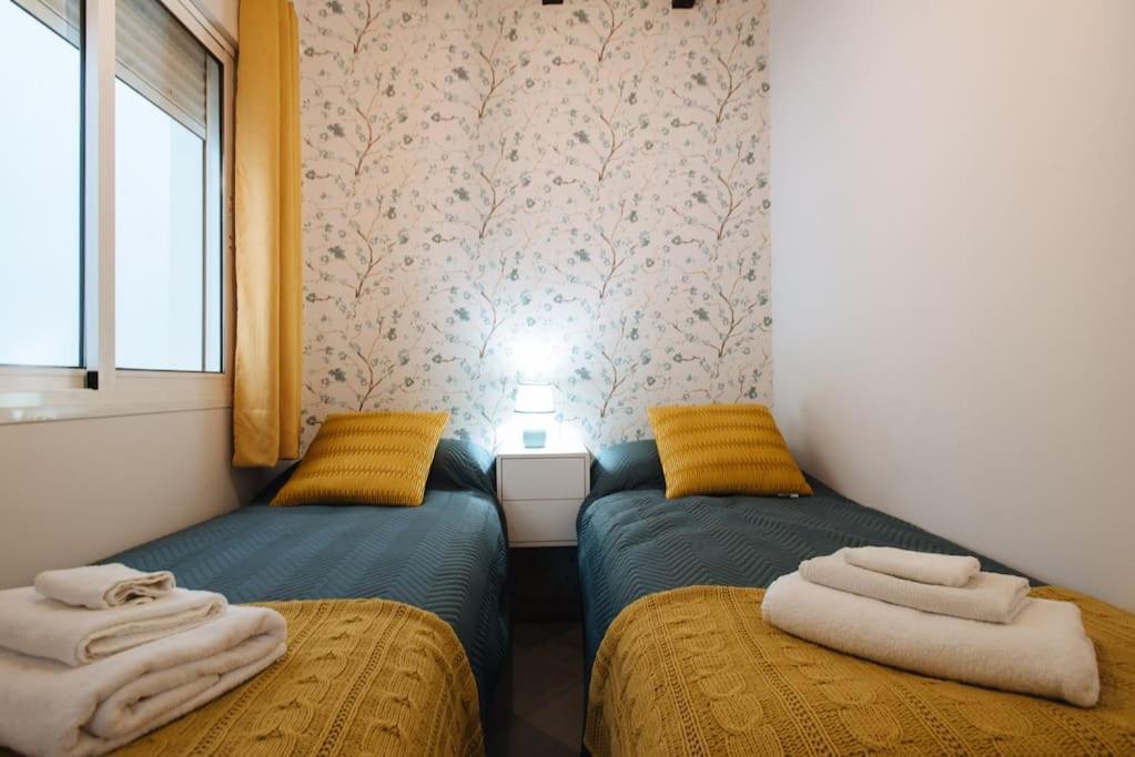 Ad2B Apartment, 300M From Cathedral With 2Br เซบีญา ภายนอก รูปภาพ