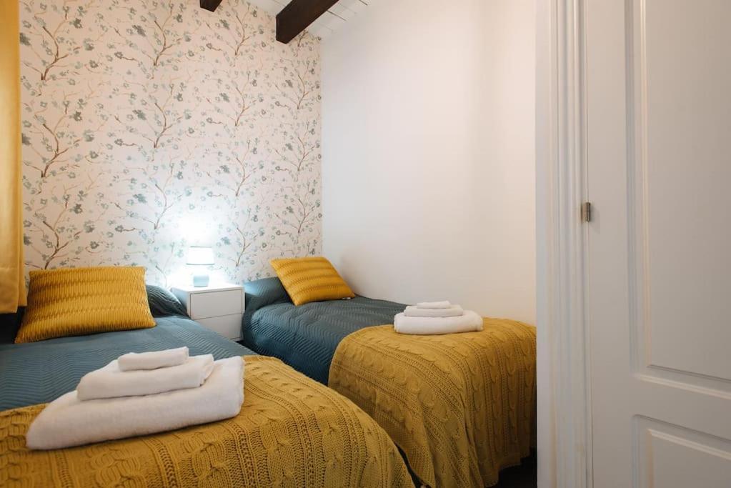 Ad2B Apartment, 300M From Cathedral With 2Br เซบีญา ภายนอก รูปภาพ