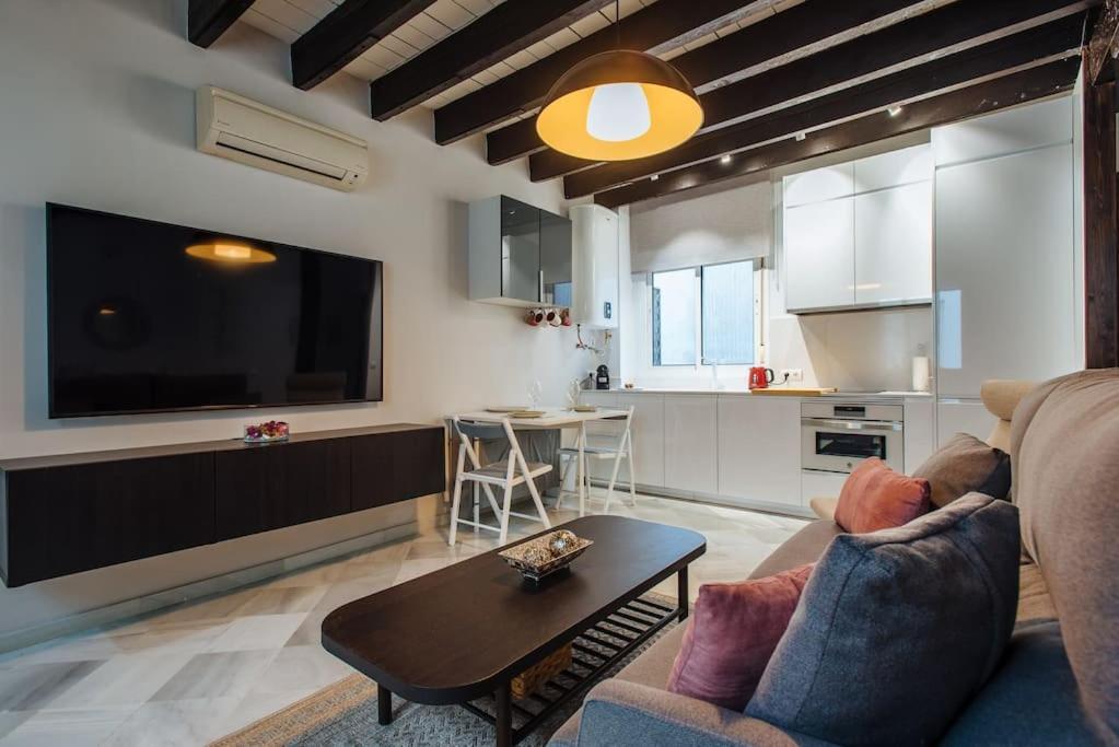 Ad2B Apartment, 300M From Cathedral With 2Br เซบีญา ภายนอก รูปภาพ