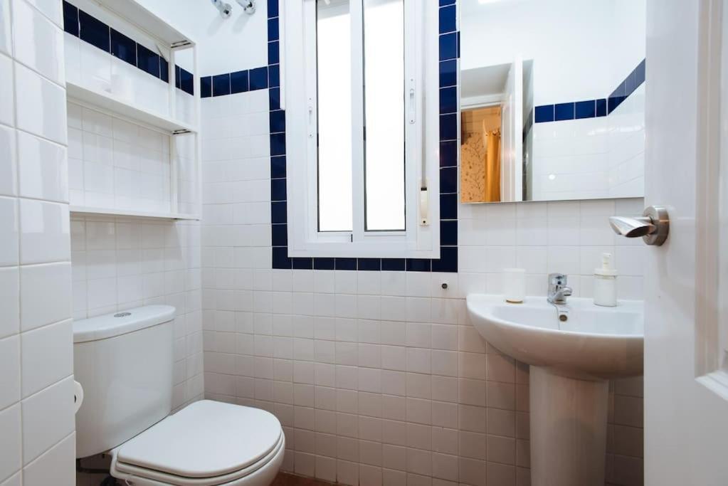 Ad2B Apartment, 300M From Cathedral With 2Br เซบีญา ภายนอก รูปภาพ