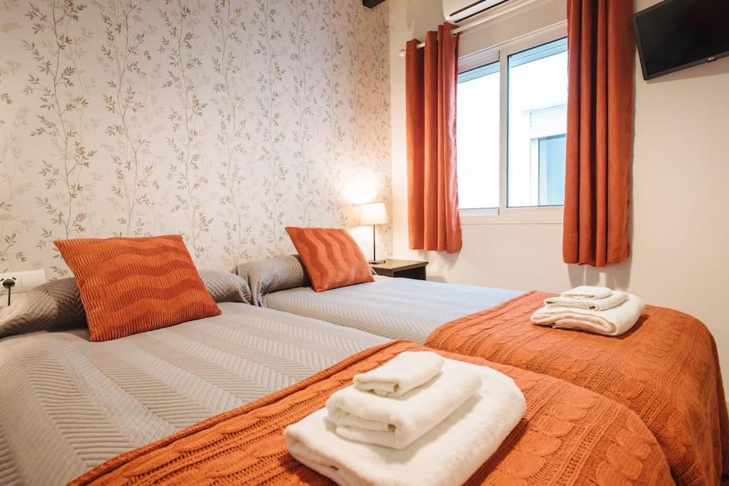 Ad2B Apartment, 300M From Cathedral With 2Br เซบีญา ภายนอก รูปภาพ